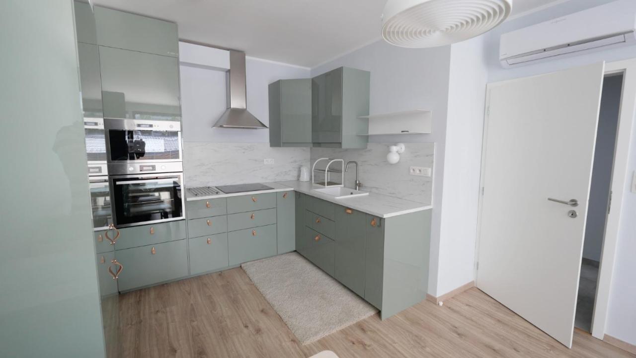 Air-Conditioned, 2 Room Apartment With Terrace Bratislava Exteriör bild