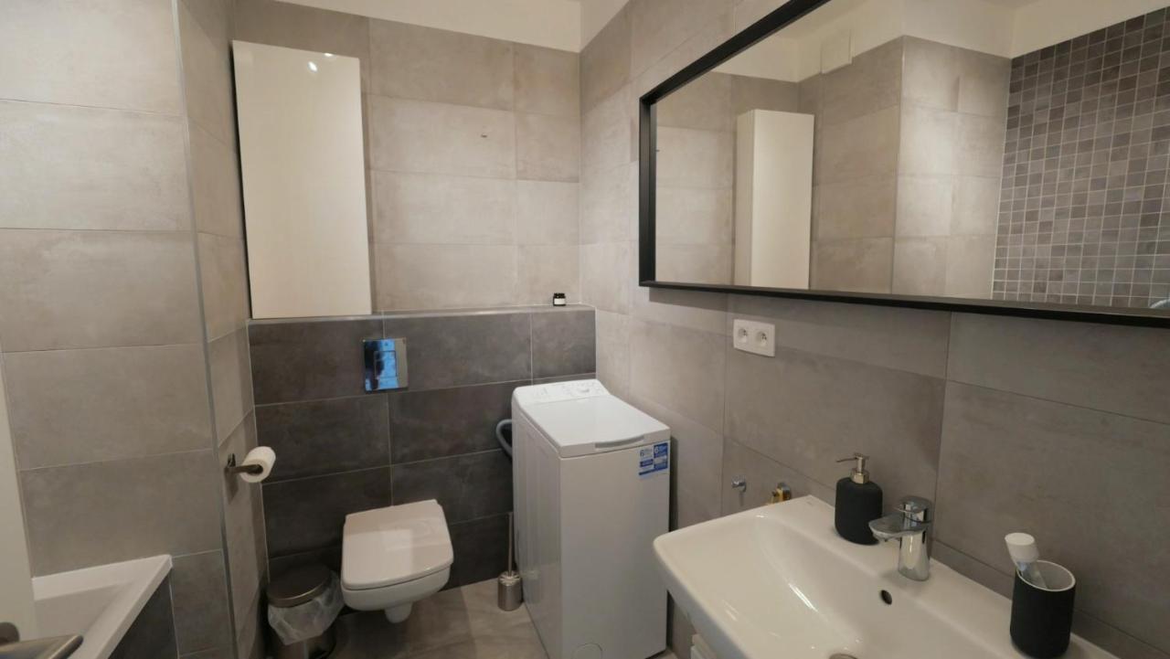 Air-Conditioned, 2 Room Apartment With Terrace Bratislava Exteriör bild