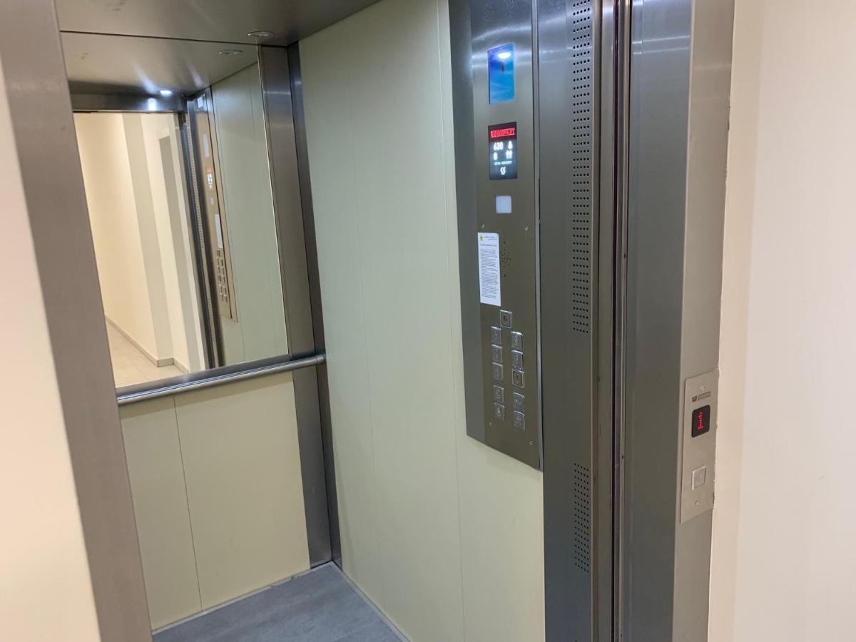 Air-Conditioned, 2 Room Apartment With Terrace Bratislava Exteriör bild