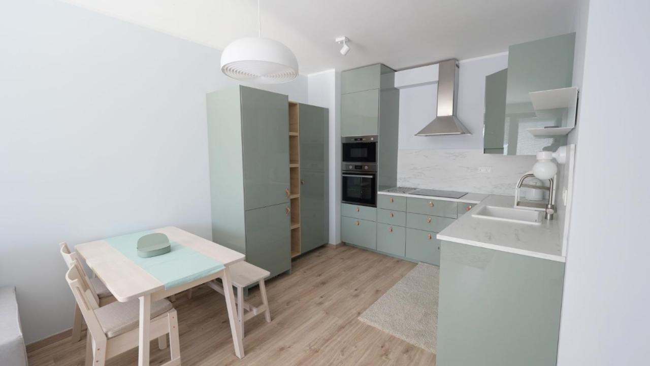 Air-Conditioned, 2 Room Apartment With Terrace Bratislava Exteriör bild
