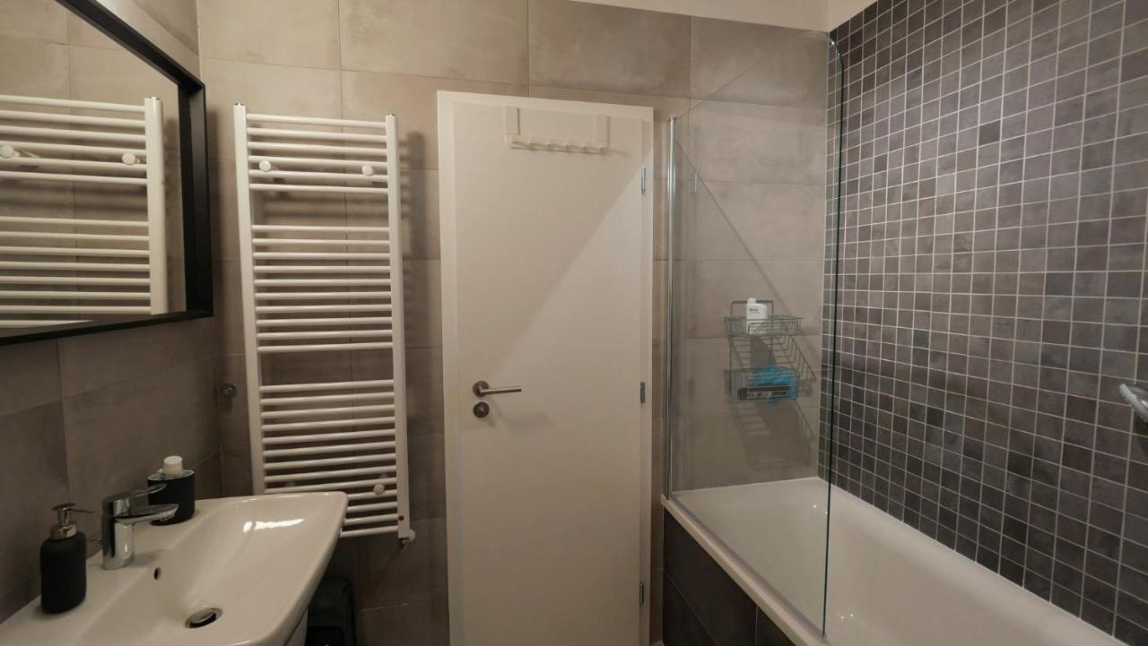 Air-Conditioned, 2 Room Apartment With Terrace Bratislava Exteriör bild